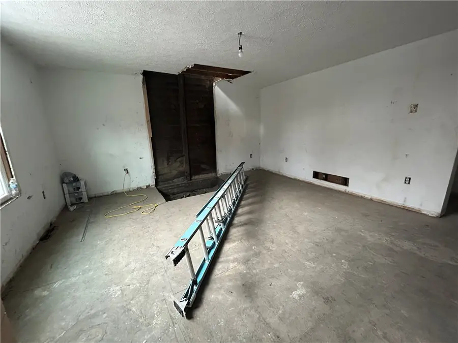 849 Rebecca Ave, Wilkinsburg, PA 15221 - Image #2