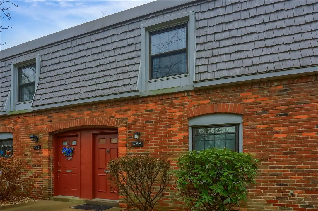 444 Country View Ct, Pennsbury Village, PA 15205 - Image #1