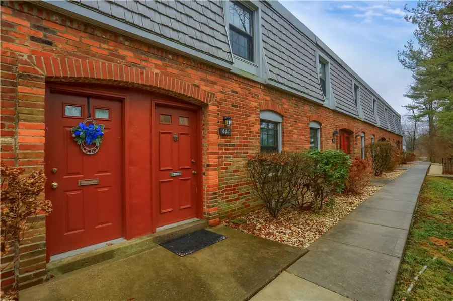 444 Country View Ct, Pennsbury Village, PA 15205 - Image #2