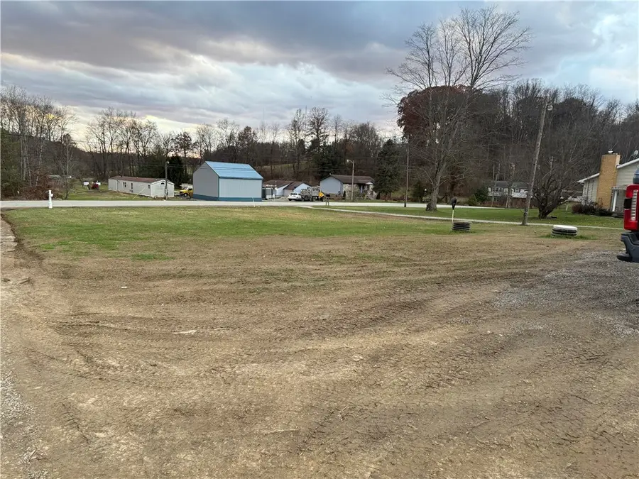 813 Edmon Rd, Kiskiminetas, PA 15613 - Image #2