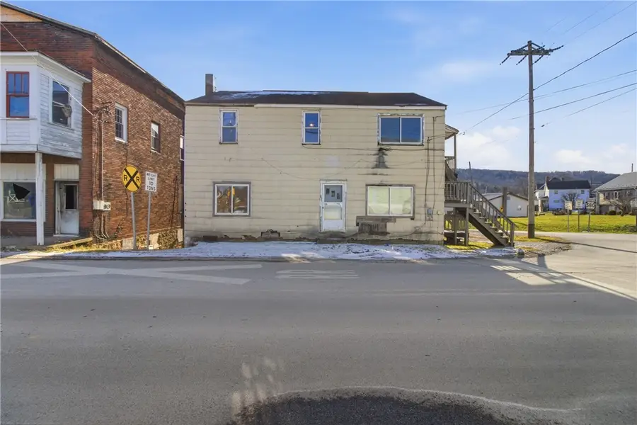 399 Cherry St, Montgomery, PA 15724 - Image #2