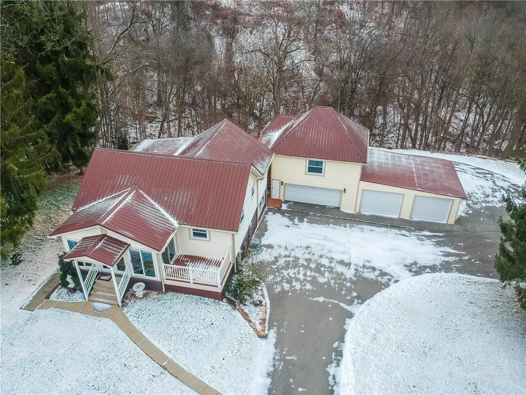 955 Woodside Ave, Ellwood City, PA 16117 - Image #1