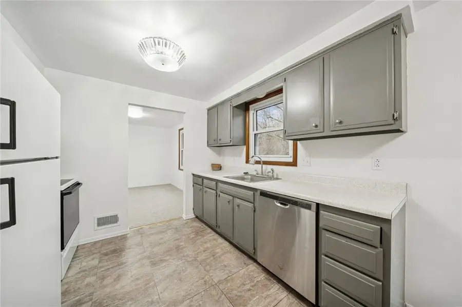 690 Pine Valley Dr, Plum, PA 15239 - Image #2