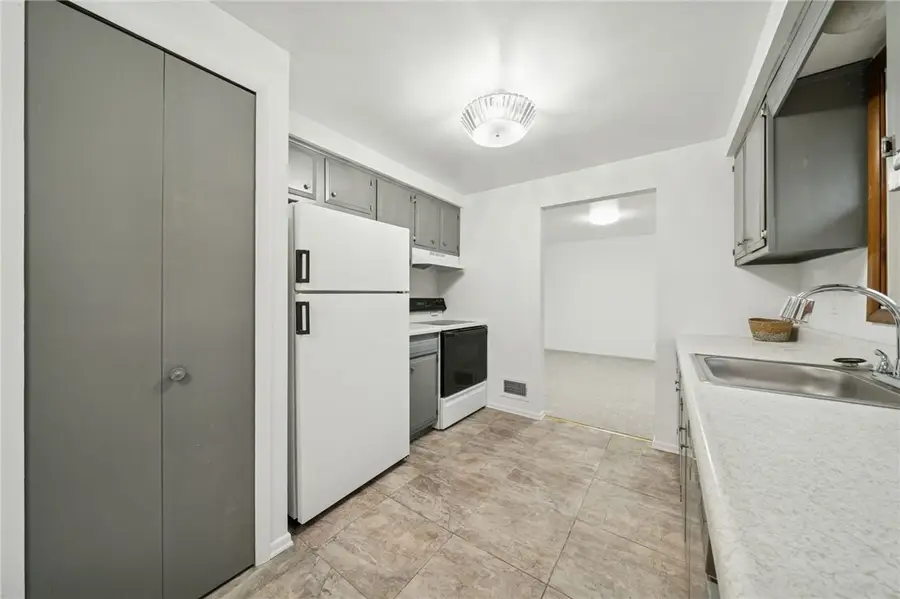 690 Pine Valley Dr, Plum, PA 15239 - Image #3