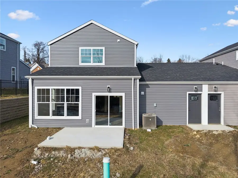 2215 Lebanon Dr, Elizabeth Township, PA 15135 - Image #2