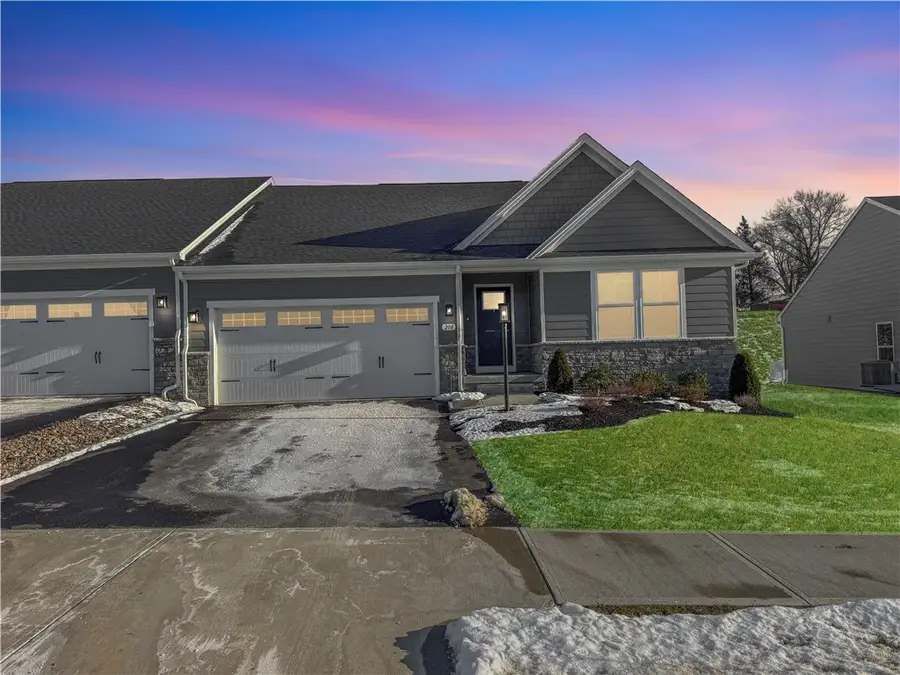 208 Mary Ln, Robinson Township, PA 15108 - Image #2