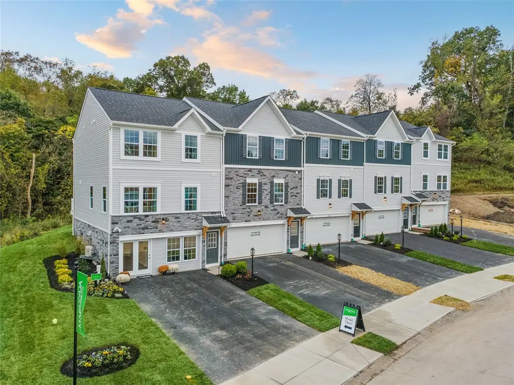 2002 Canterbury Dr, Imperial, PA 15126 - Image #1