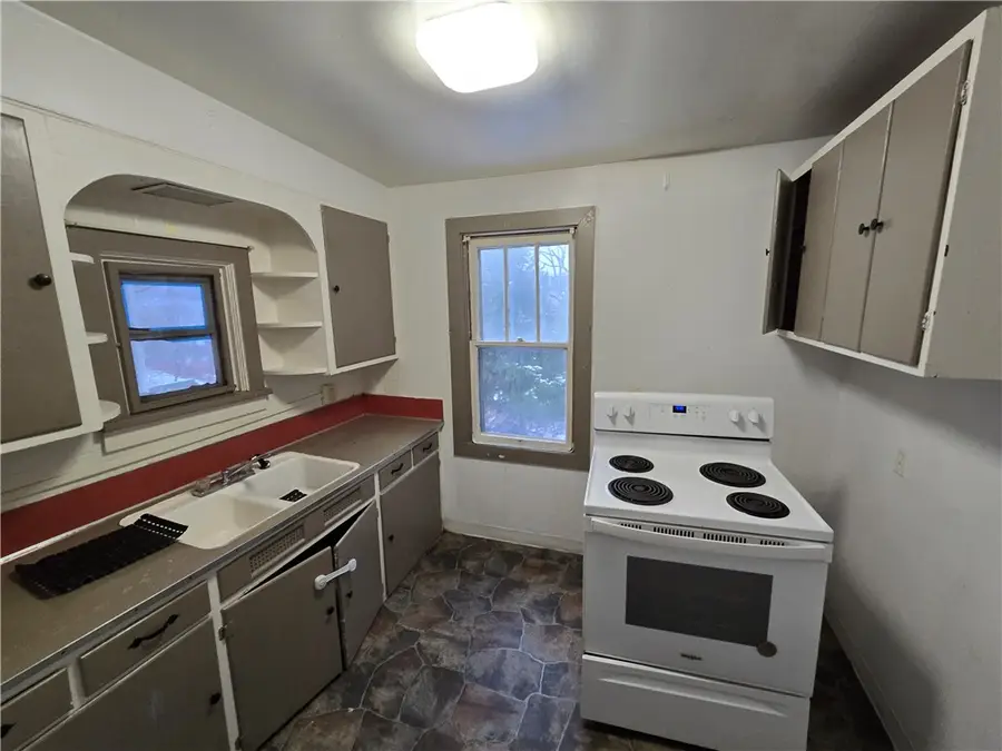 322 Chestnut St, Vandergrift, PA 15690 - Image #3