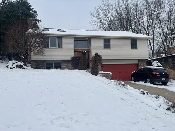 427 Deer Park Dr, Pleasant Hills, PA 15025