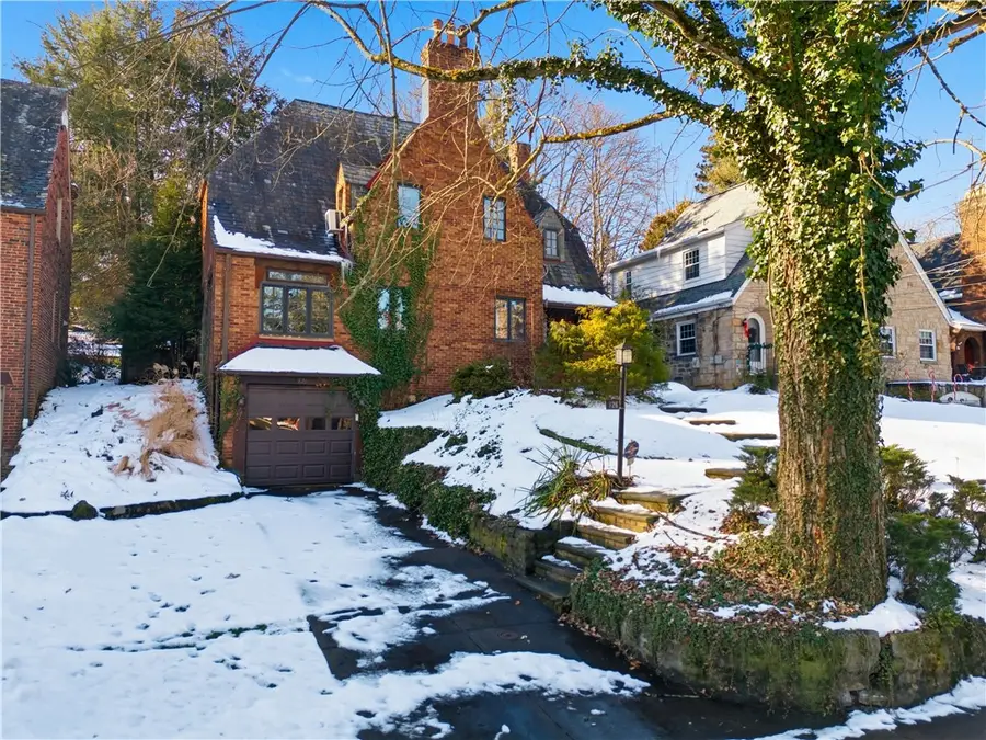 326 Orchard Dr, Mount Lebanon Township, PA 15228 - Image #2