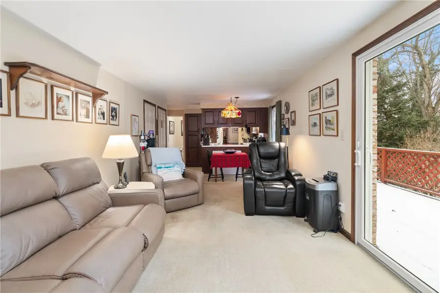 111 N Harleston Dr, Ross Township, PA 15237 - Image #2