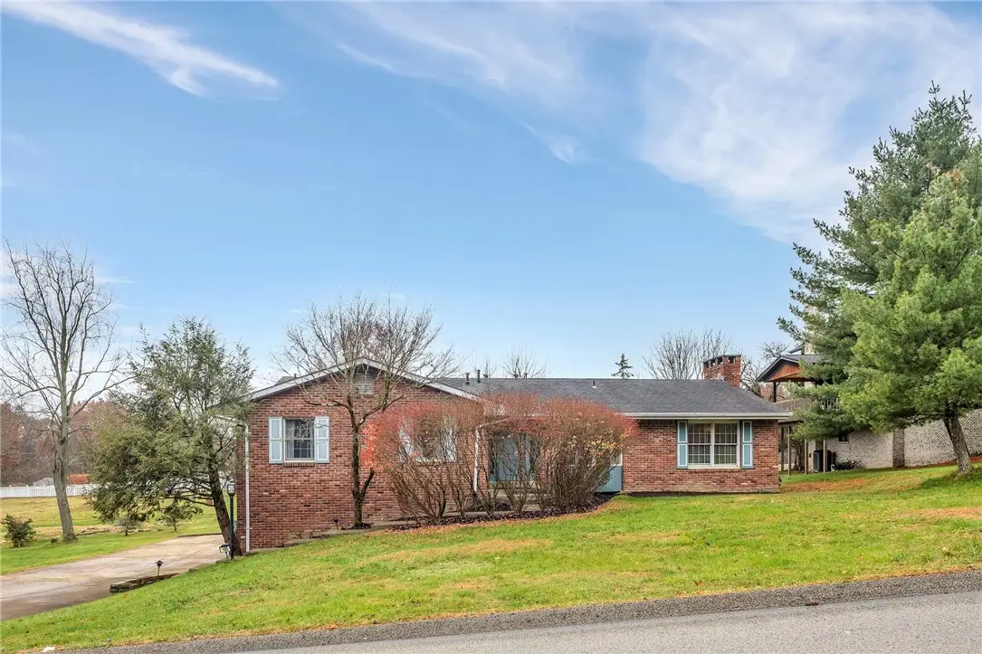 105 Lynn Ann Dr, Plum, PA 15068 - Image #1