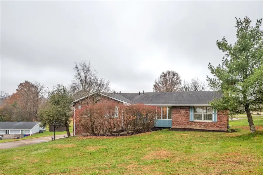 105 Lynn Ann Dr, Plum, PA 15068 - Image #3