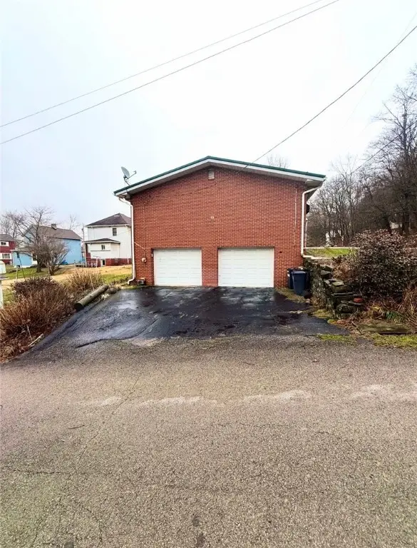 404 Bryant St, Vandergrift, PA 15690 - Image #2