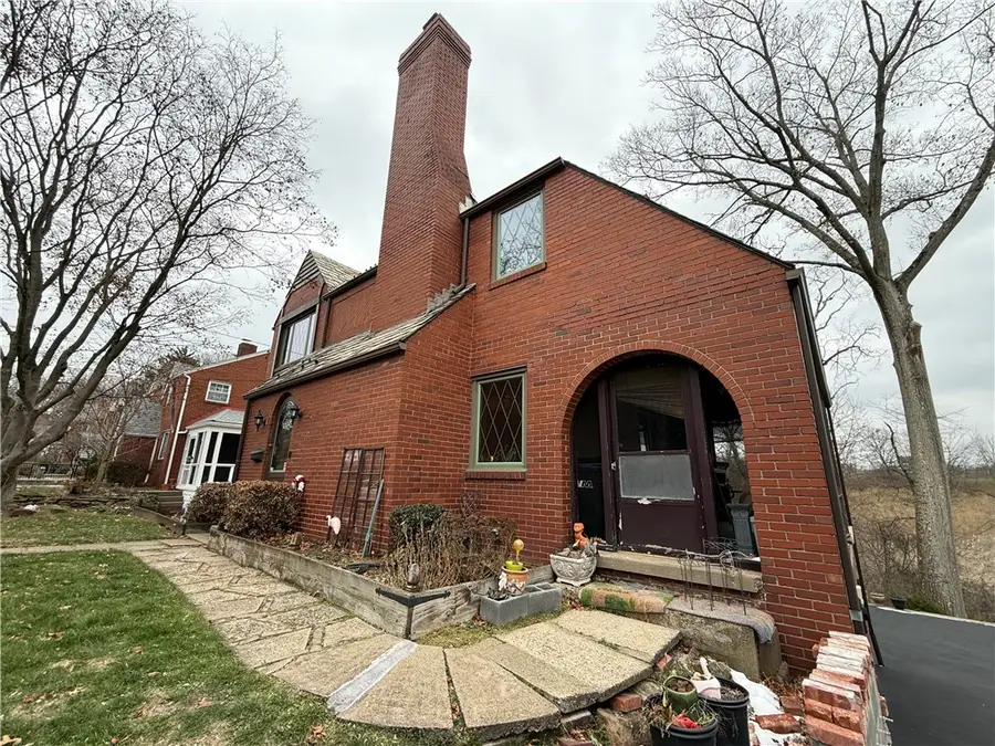 708 Jefferson Dr, Ross Township, PA 15229 - Image #2