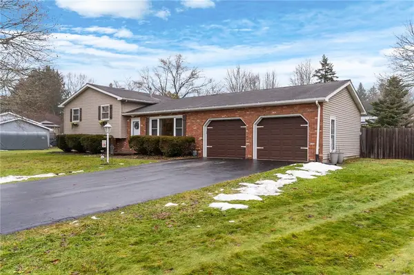3 Redwood Dr, Hempfield Twp, PA 16125