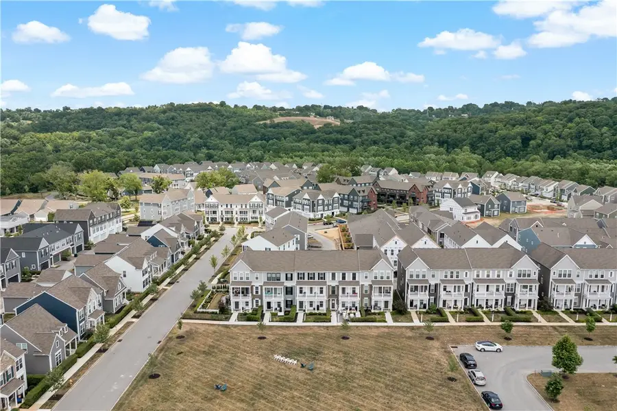 1606 Hastings Park Dr, South Fayette, PA 15017 - Image #2