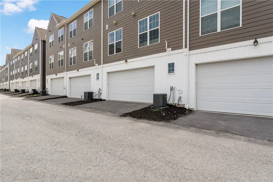 1606 Hastings Park Dr, South Fayette, PA 15017 - Image #3