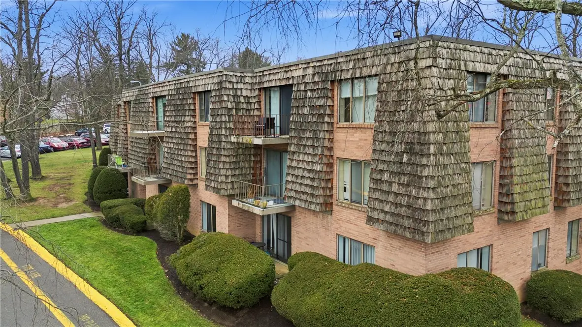 1115 Forest Green Dr, Moon Township, PA 15108 - Image #1