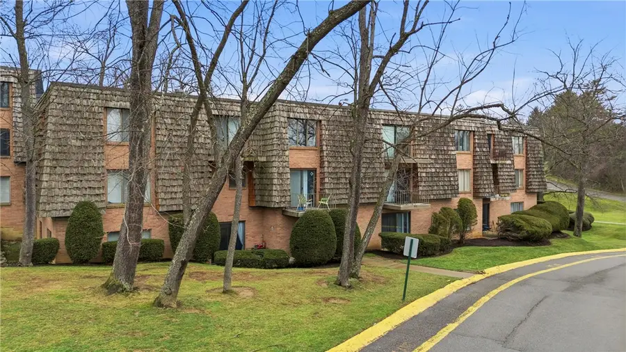 1115 Forest Green Dr, Moon Township, PA 15108 - Image #2