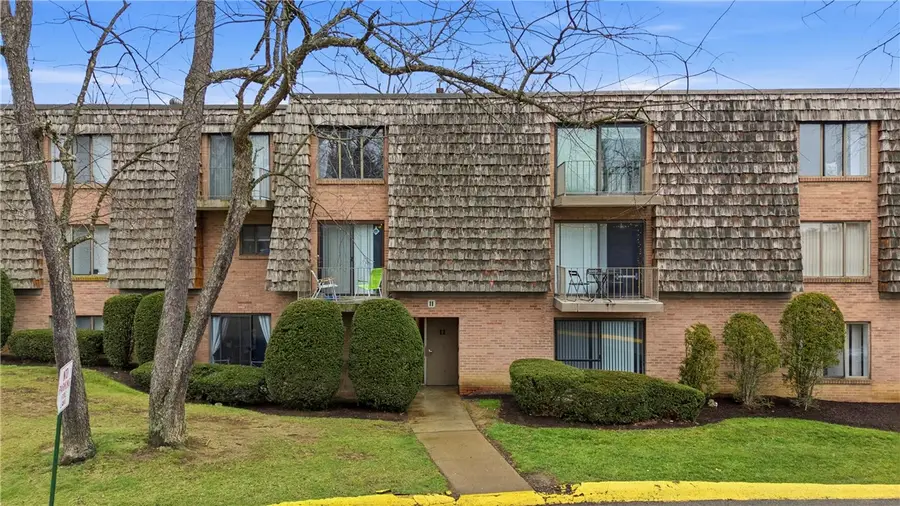 1115 Forest Green Dr, Moon Township, PA 15108 - Image #3