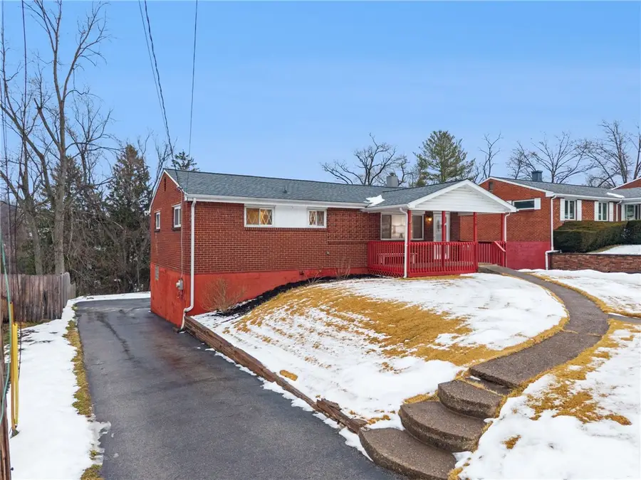 910 Colonial Manor Rd, North Huntingdon, PA 15642 - Image #2