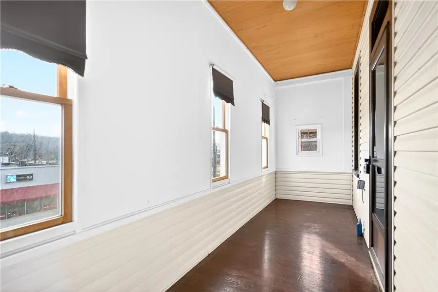 422 W 7th Ave, Tarentum, PA 15084 - #3