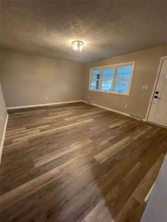 313 Linwood Dr, Evans City, PA 16033 - Image #3