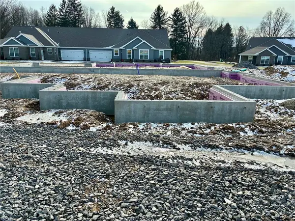 138 Independence Drive #105C, Jefferson Twp, PA 16023