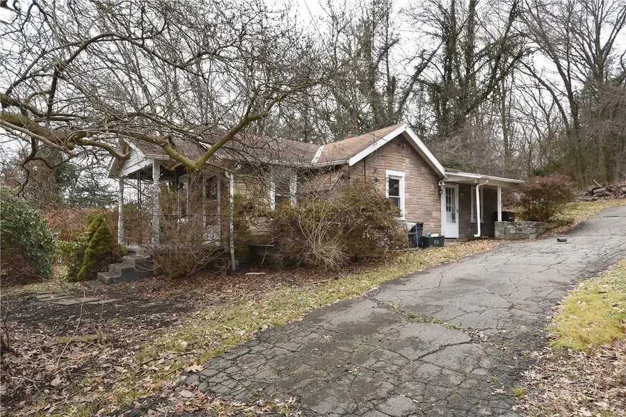 469 Mccormick Rd, Moon Township, PA 15108 - Image #2