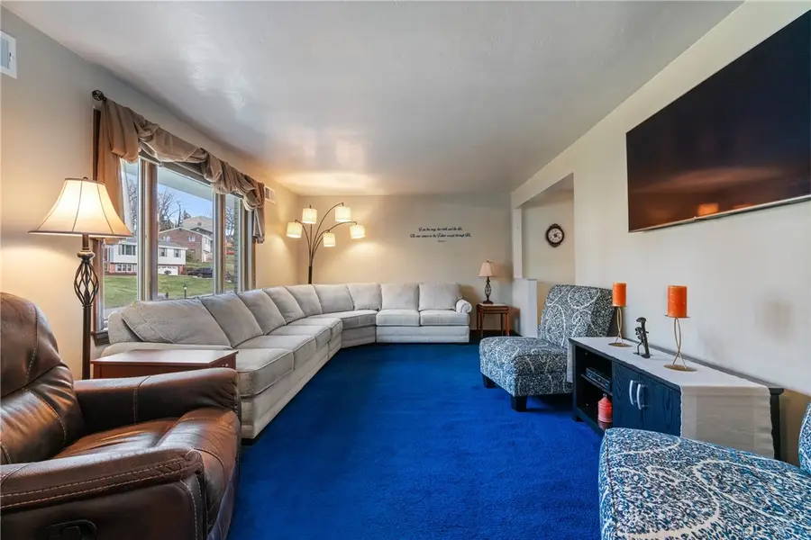 990 Holly Lynne Drive, South Park, PA 15236 - Image #3