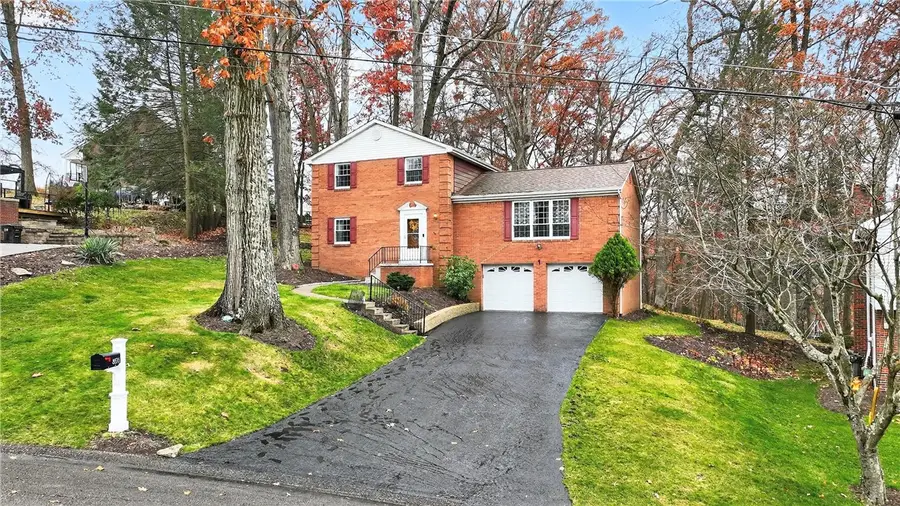 8576 W Barkhurst Dr, McCandless, PA 15237 - Image #2