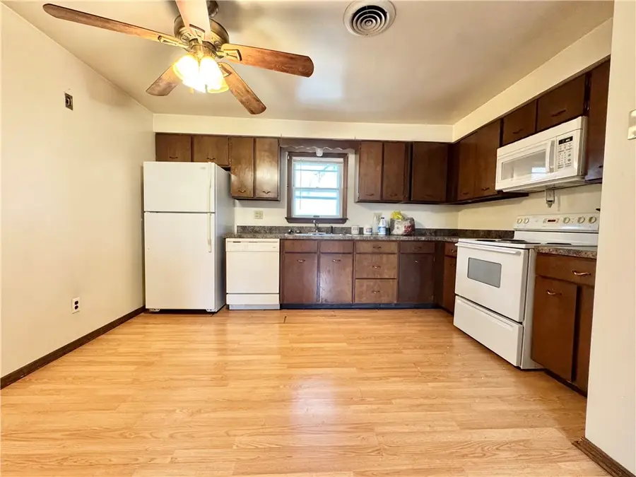 419 E Fairmont Ave, New Castle, PA 16105 - Image #3