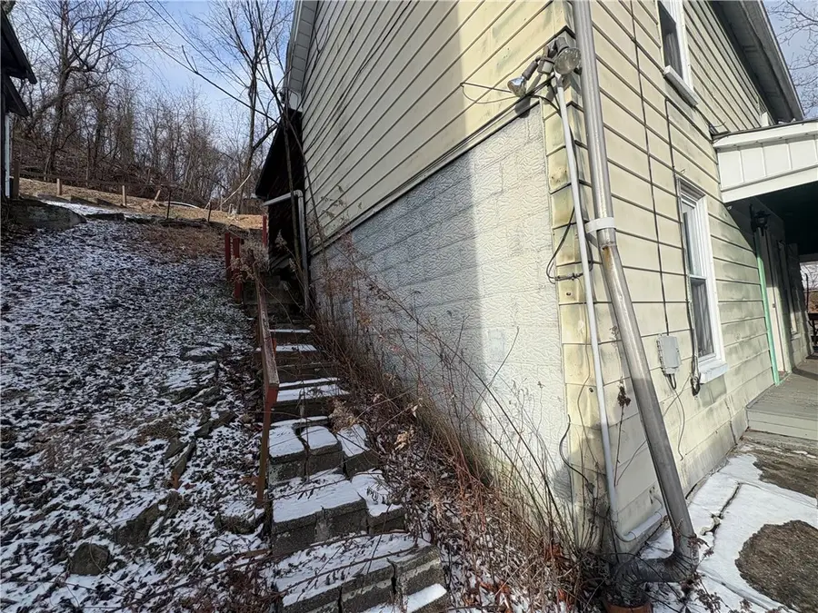 325 15th St, Donora, PA 15033 - #3