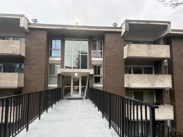 3302 Charlemagne Cir, Ross Township, PA 15237 - #1