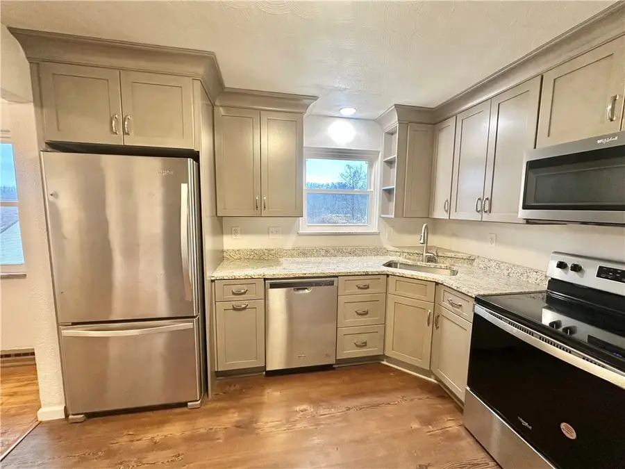 2500 Lynnrose Dr, North Huntingdon, PA 15642 - Image #2