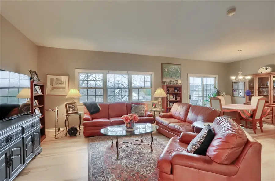 109 Woodcrest Drive, Enlow, PA 15108 - Image #3