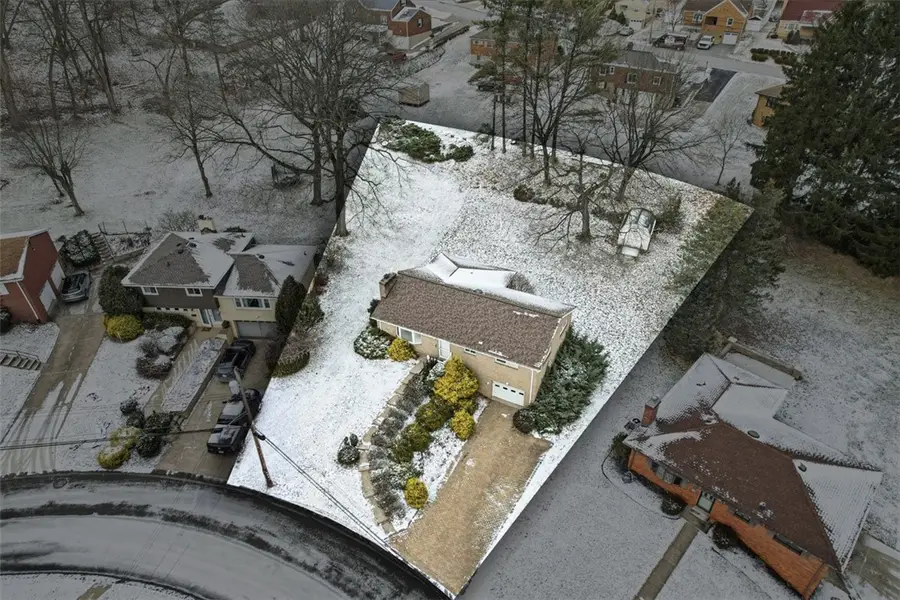 218 Longvue Dr, Pittsburgh, PA 15237 - Image #2