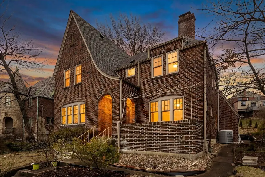 1355 Washington Rd, Mount Lebanon Township, PA 15228 - Image #2