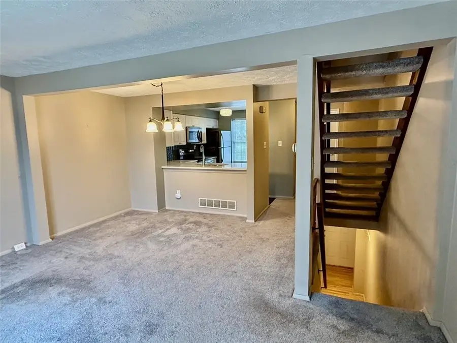 115 Saxonwald Ln, Castle Shannon, PA 15234 - #2