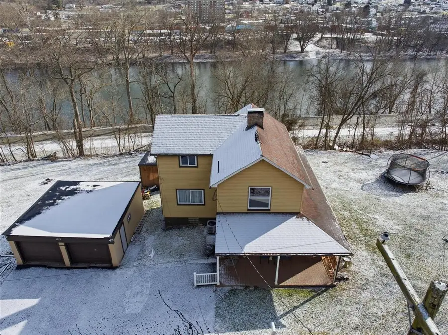 274 Walnut Ln, Collinsburg, PA 15089 - Image #2