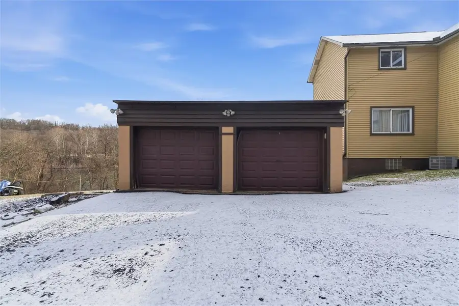 274 Walnut Ln, Collinsburg, PA 15089 - Image #3