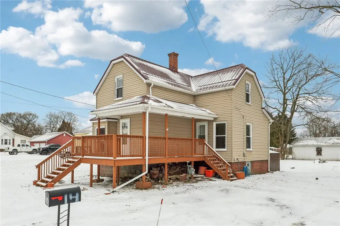 14 Elm St, Bessemer, PA 16112 - #1