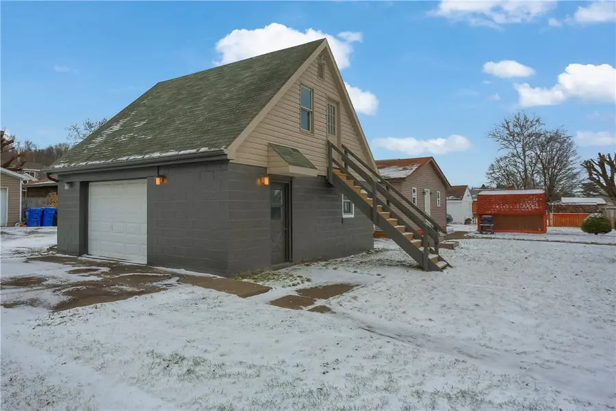 316 Line Ave, Ellwood City, PA 16117 - #2