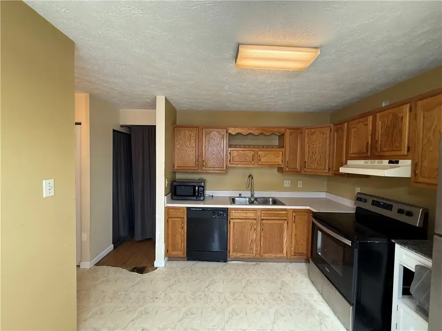 3031 Estate Dr, North Fayette, PA 15071 - Image #2