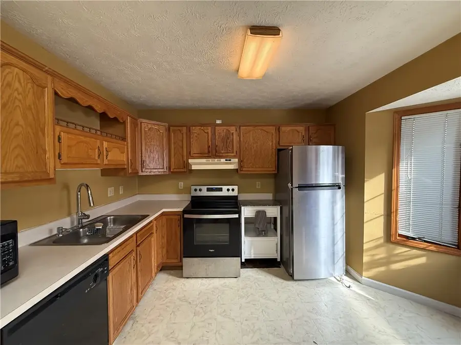 3031 Estate Dr, North Fayette, PA 15071 - Image #3