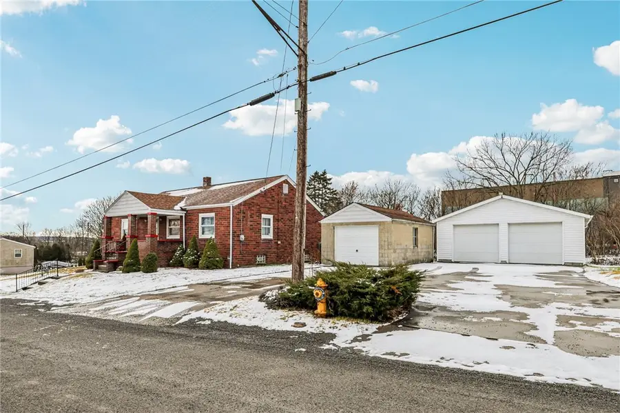 1111 Crowe Street, New Castle, PA 16101 - #2