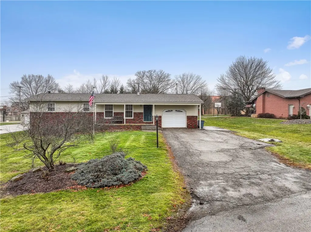 115 Briarcliff Dr, Chippewa, PA 15010 - #1