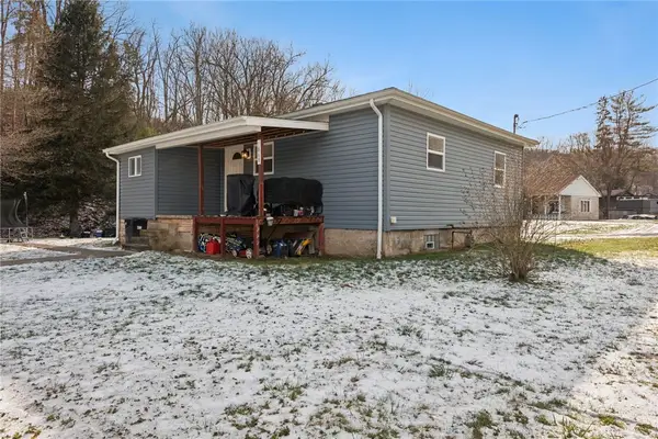 1868 Millerstown Rd, Tarentum, PA 15084