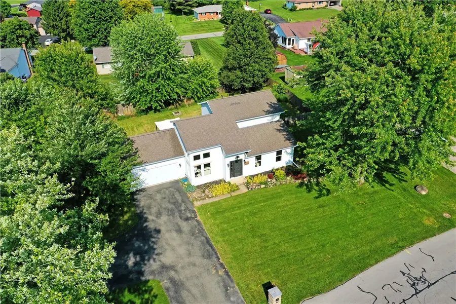 3627 Clearview Dr, Hermitage, PA 16148 - Image #2